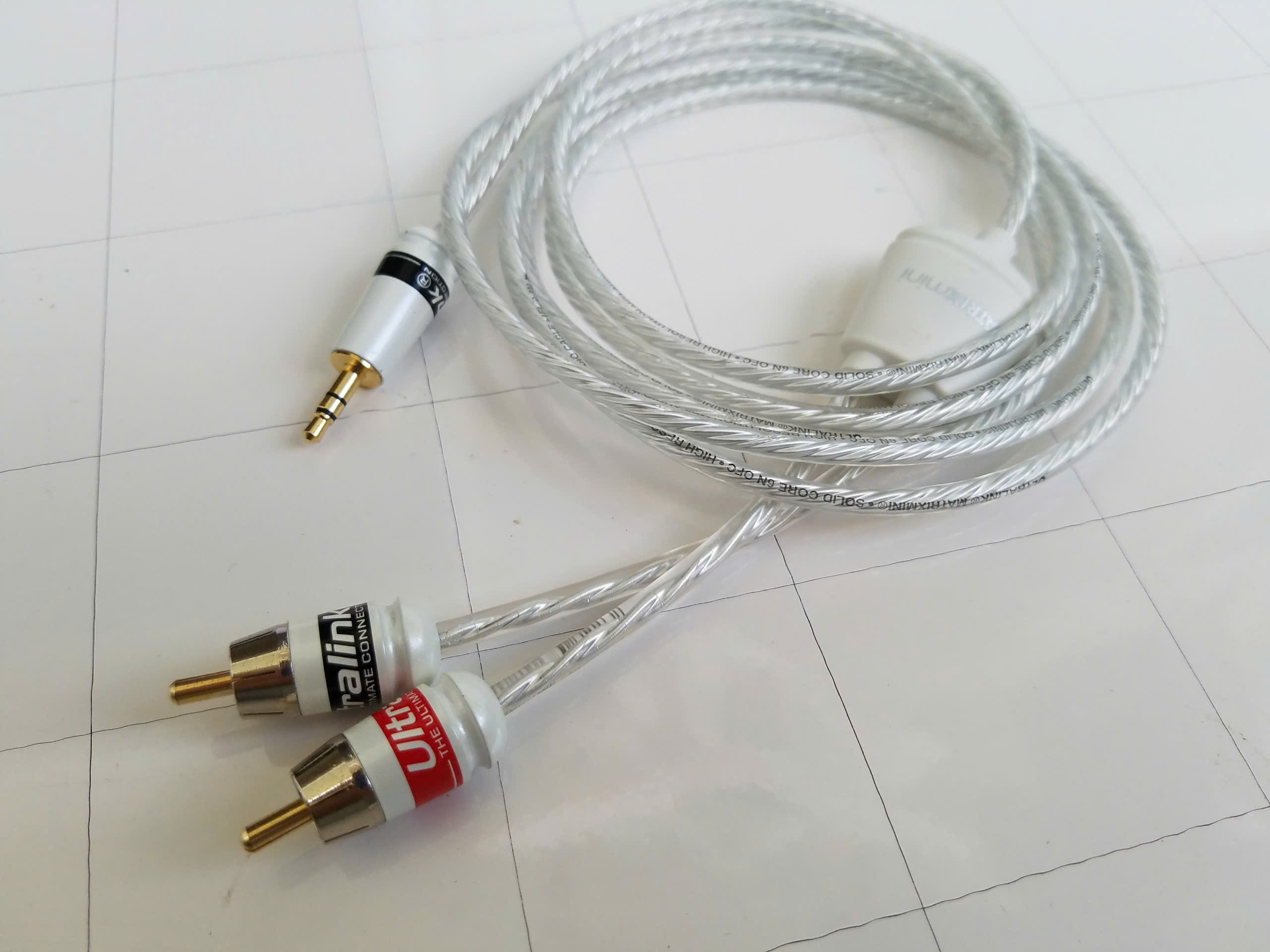 day-tin-hieu-35-ra-2-av-ultralink-chat-lieu-ma-bac-2965